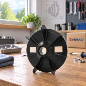 Ventilateur noir pour pompe électrique avec arbre de 20 mm posé sur établi d’atelier