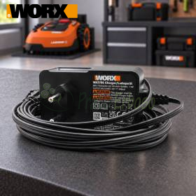Sursă de alimentare Worx WA3766 de 20V cu cablu, pe banc de lucru în atelier