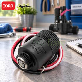 Solenoide 9 V 118-8816 per irrigazione con cavi rosso e bianco su banco da lavoro